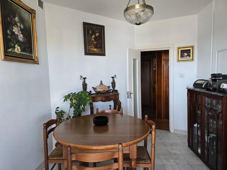 Apartament cu 3 camere decomandat în Gheorghe Lazăr