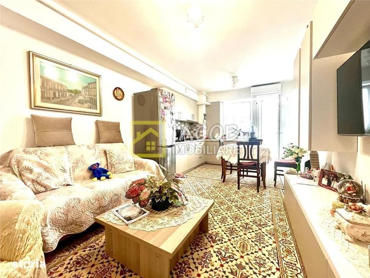Apartament cu 3 camere semidecomandat, mobilat în Nord