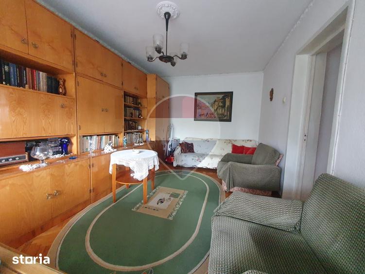 Apartament cu 4 camere decomandat în Sud