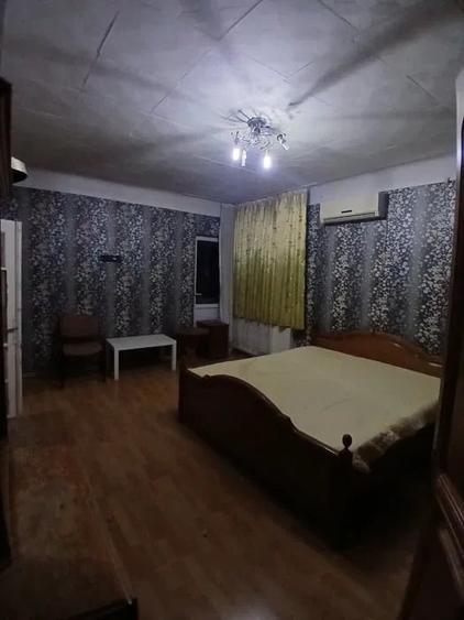 Apartament cu 4 camere semidecomandat în Barbu Văcărescu