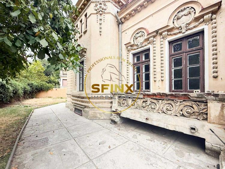 Casă individuală cu 9 camere cu Teren 707 Mp în P-ța Romană