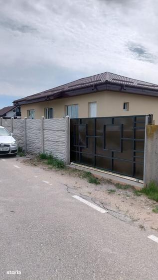 Casă cu 4 camere cu Teren 450 Mp în Malu Mare
