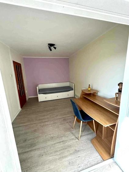 Apartament cu 3 camere semidecomandat în Complex Studențesc