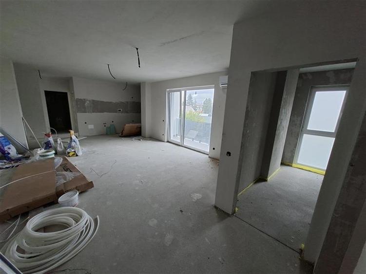 Apartament cu 4 camere semidecomandat în Mărăști