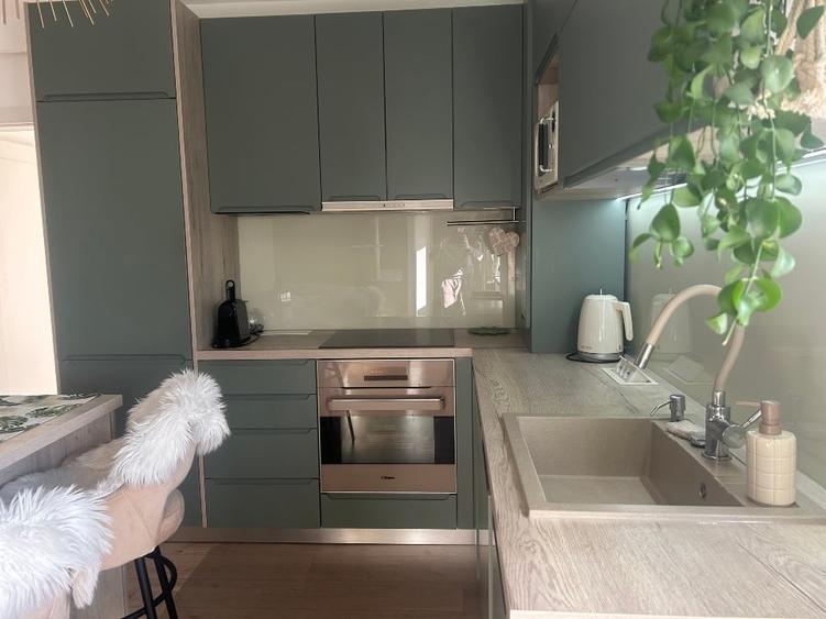 Apartament cu 3 camere semidecomandat, mobilat în Florești