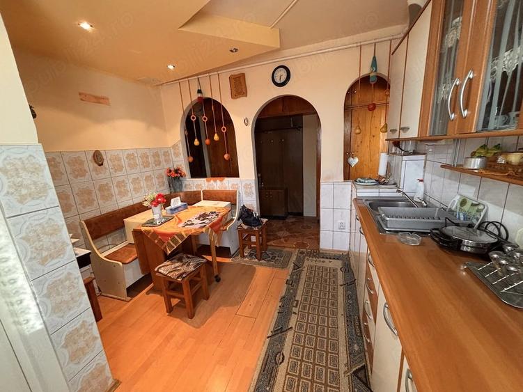 Apartament cu 2 camere nedecomandat, mobilat în Simeria