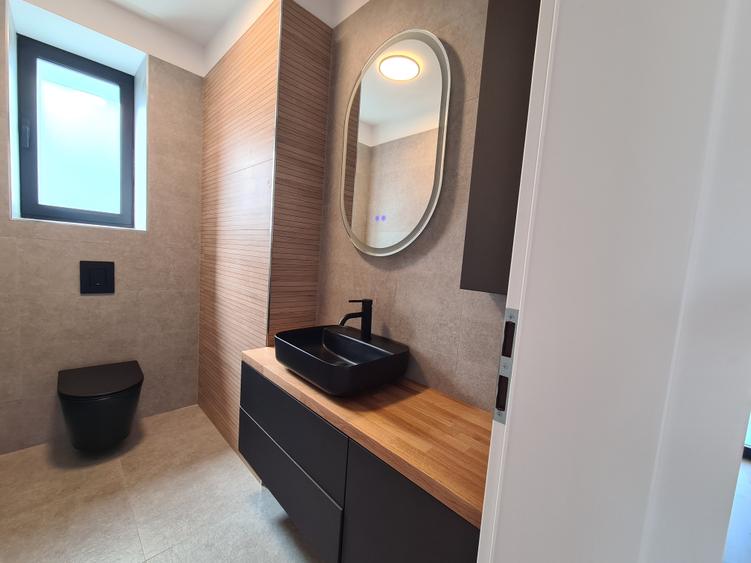Casă individuală cu 5 camere cu Canalizare în Odăi