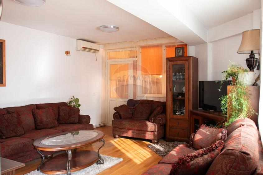 Casă individuală cu 7 camere cu Teren 607 Mp în Nord-Est
