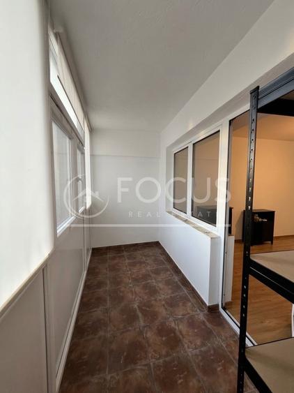 Apartament cu 3 camere semidecomandat, mobilat în Tei
