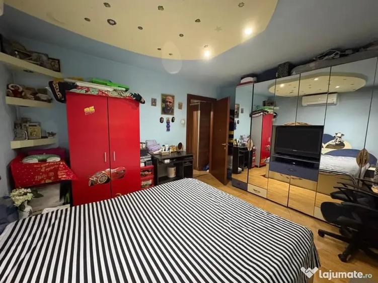 Apartament cu 3 camere decomandat în Vitan