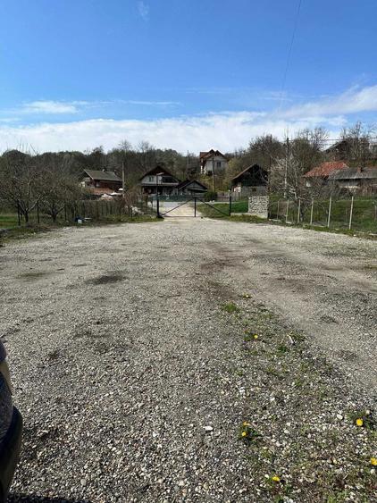 Teren de 2000 mp, în Golești