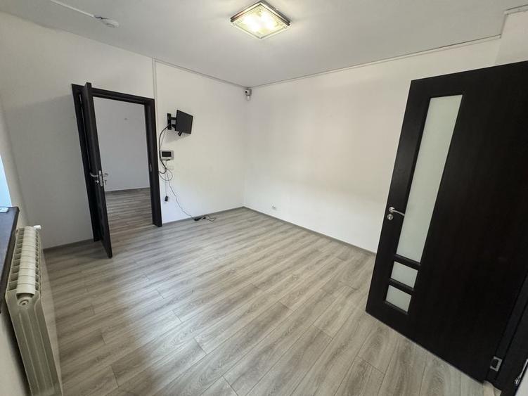 Casă cu 4 camere cu Teren 75 Mp în Tei