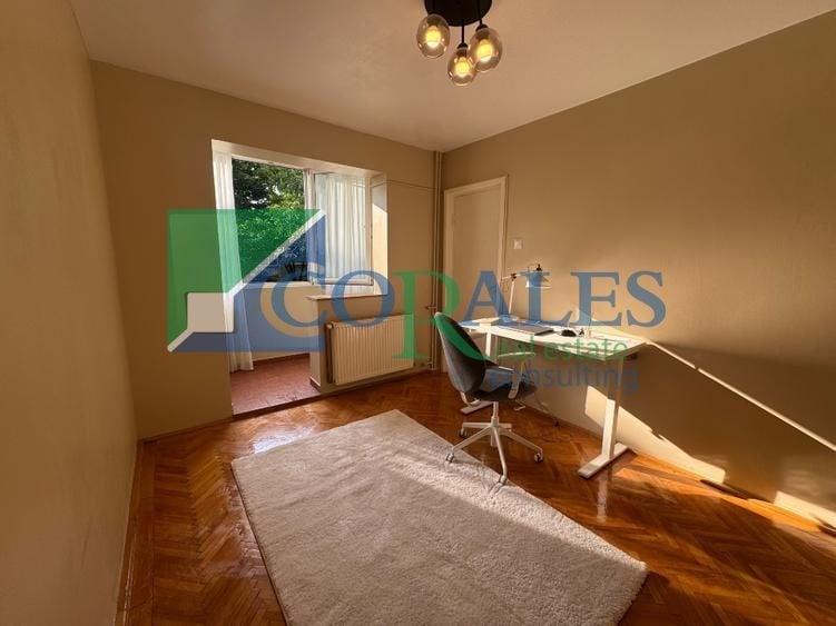 Apartament cu 2 camere nedecomandat, mobilat în Dacia