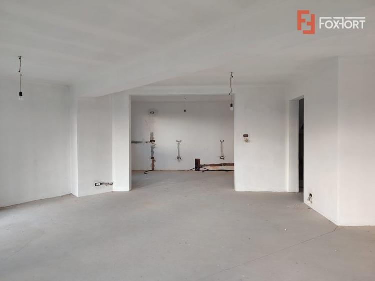 Casă individuală cu 5 camere cu Teren 747 Mp în Sânandrei