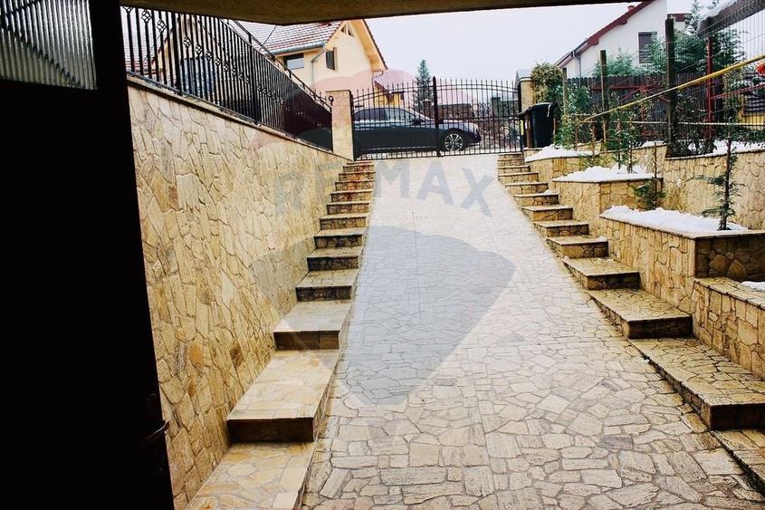 Casă cu 6 camere cu Teren 719 Mp în Oncea