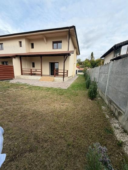 Casă individuală cu 4 camere cu Canalizare în Central