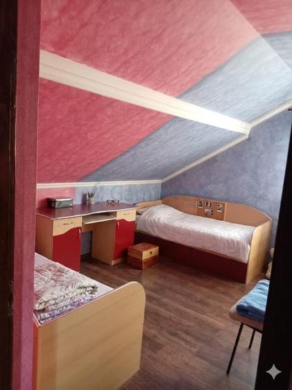 Casă individuală cu 5 camere cu Canalizare în Episcopia Bihorului