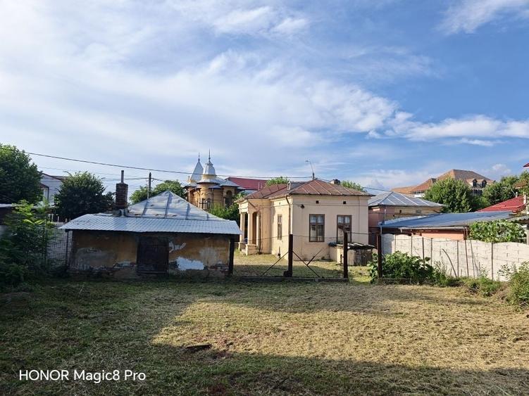 Casă cu 4 camere în Caracal