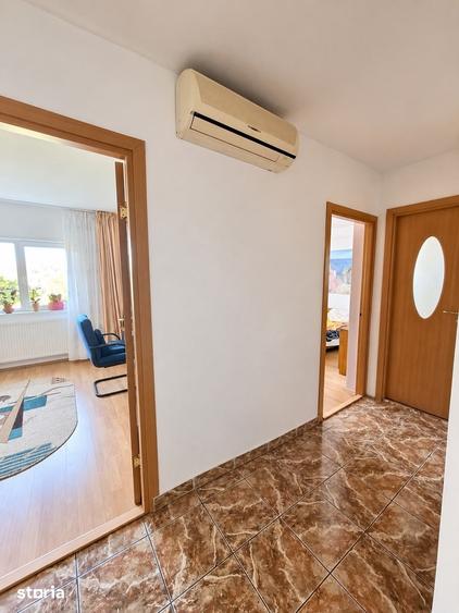 Apartament cu 3 camere decomandat în Siloz