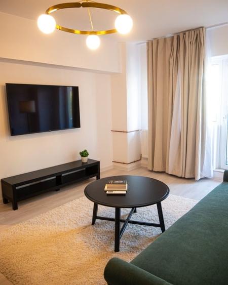Apartament cu 3 camere semidecomandat, mobilat în 13 Septembrie