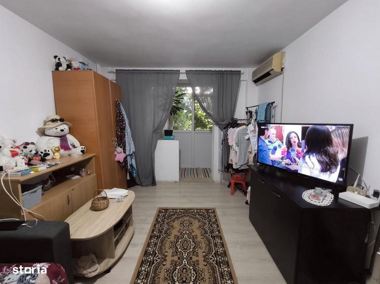 Apartament cu 2 camere decomandat în Lacul Tei