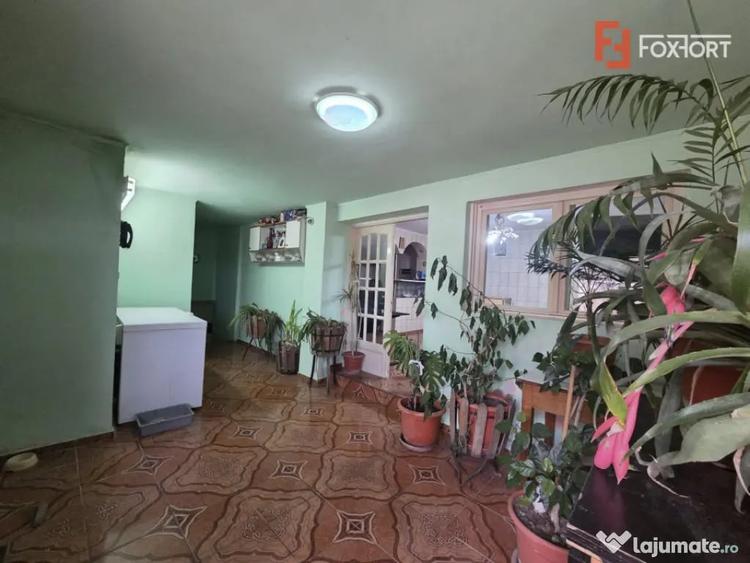 Casă cu 8 camere cu Teren 1649 Mp în Aradul Nou