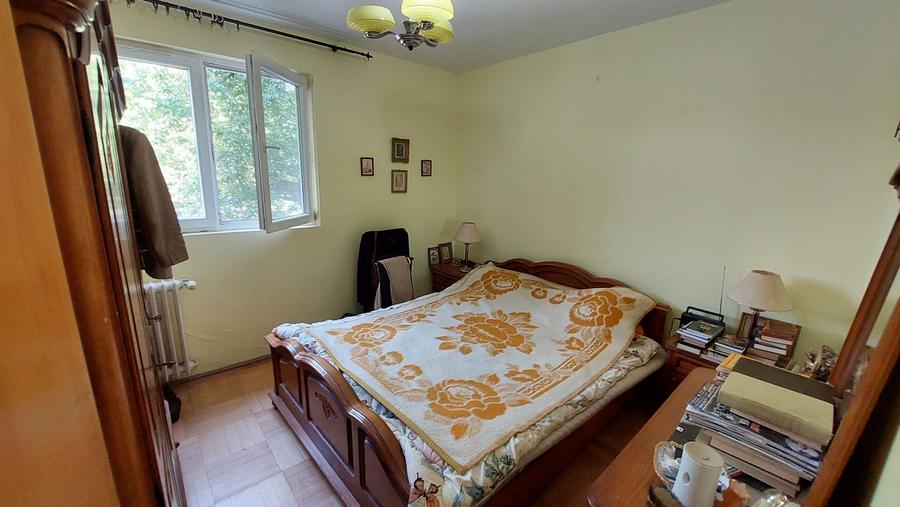 Apartament cu 4 camere semidecomandat în Titan