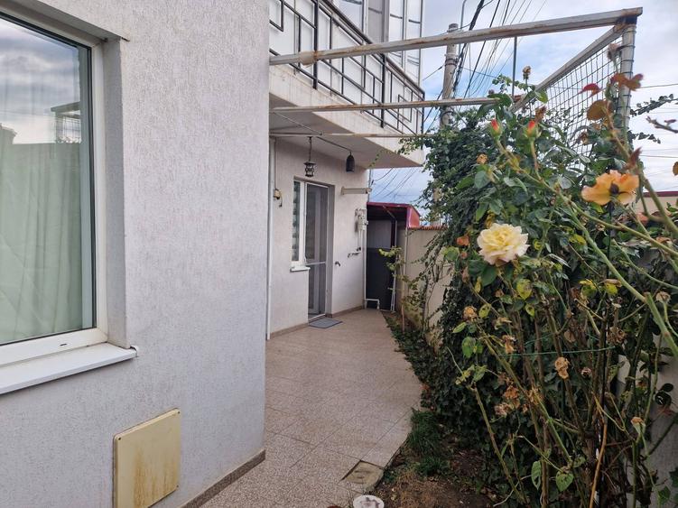 Apartament cu 3 camere decomandat în Titan