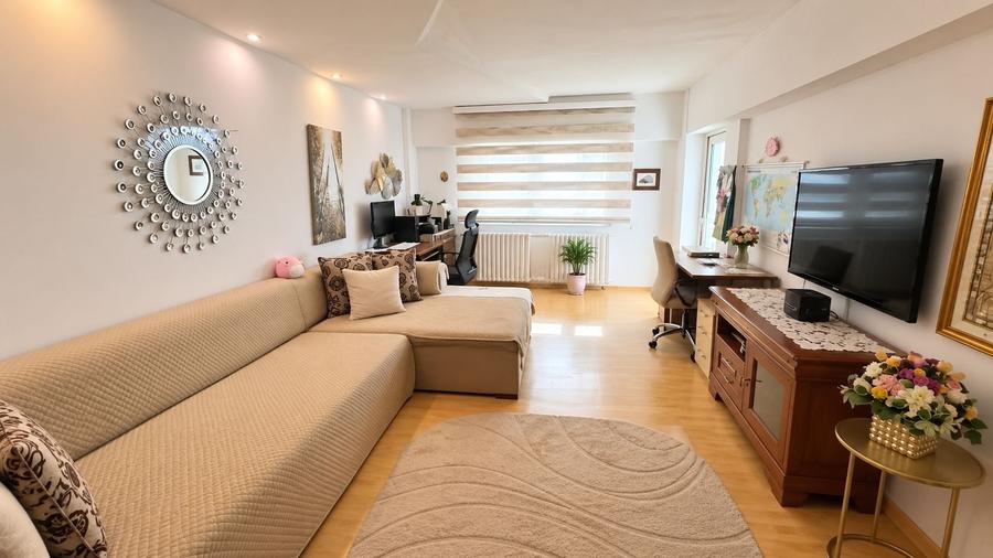 Apartament cu 3 camere decomandat, mobilat în Central