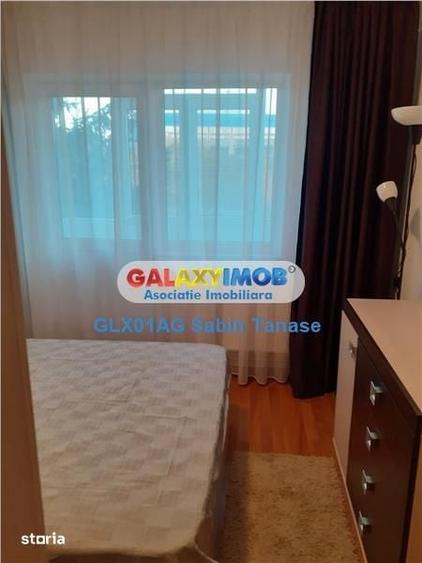 Apartament cu 3 camere decomandat în Calea București