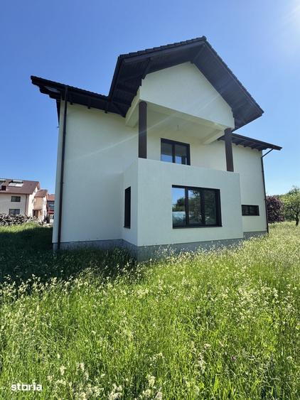 Casă cu 6 camere cu Teren 2147 Mp în Cetățeni