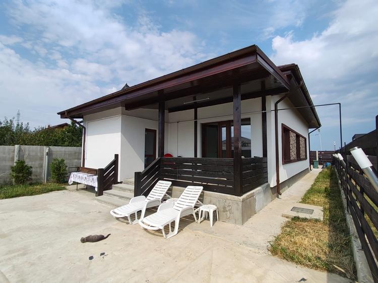 Casă cu 3 camere cu Piscina în Săbăreni