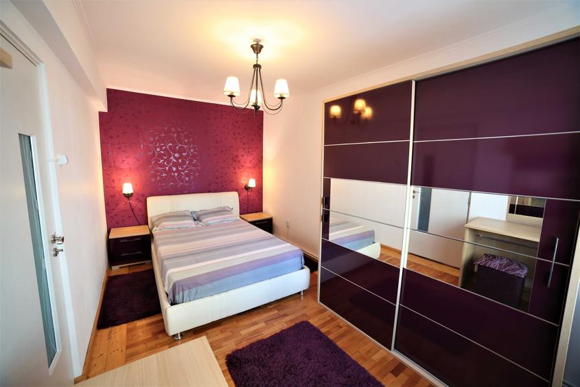 Apartament cu 3 camere semidecomandat în Ultracentral