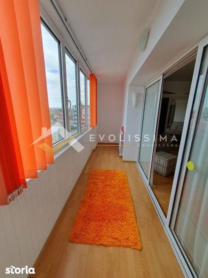 Apartament cu 3 camere decomandat, mobilat în Central