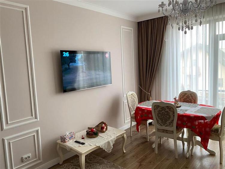 Apartament cu 3 camere decomandat în Aeroport