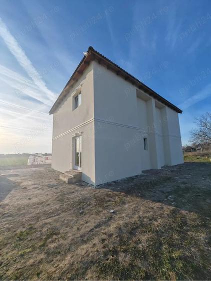 Casă cu 3 camere cu Teren 270 Mp în Parța