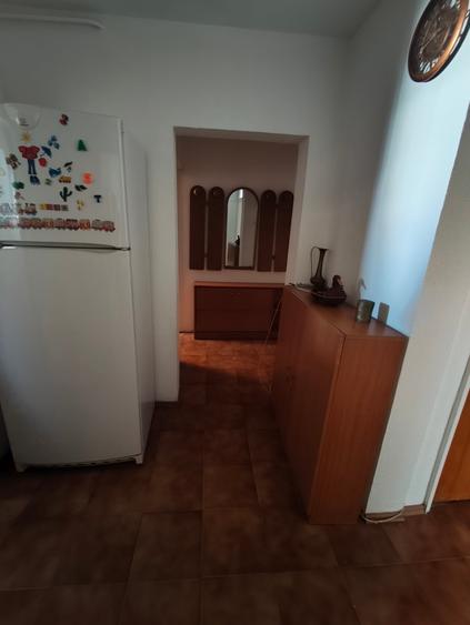 Apartament cu 3 camere decomandat în Titan