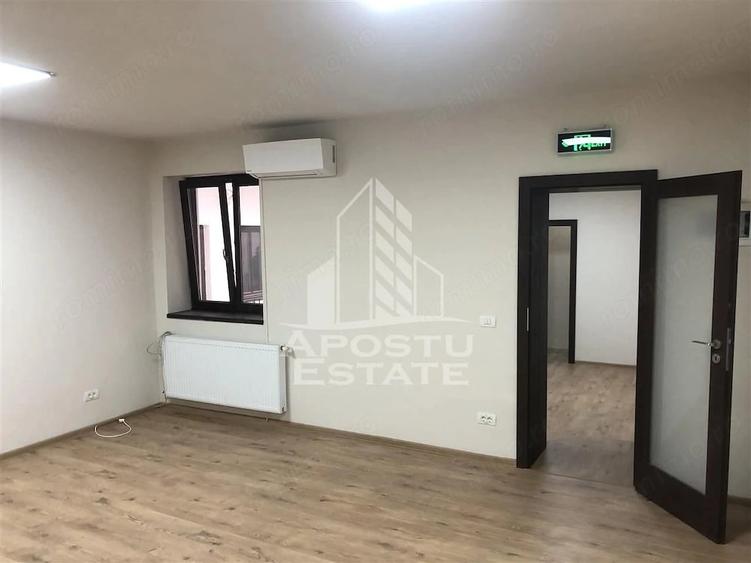Spațiu comercial, de 16 mp, în P-ța Unirii