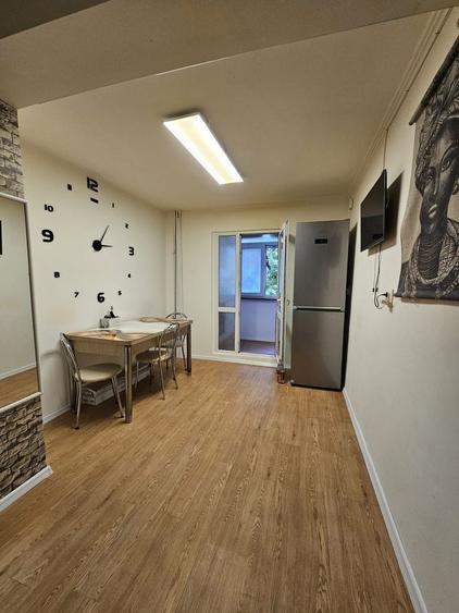 Apartament cu 3 camere semidecomandat, mobilat în Sebastian