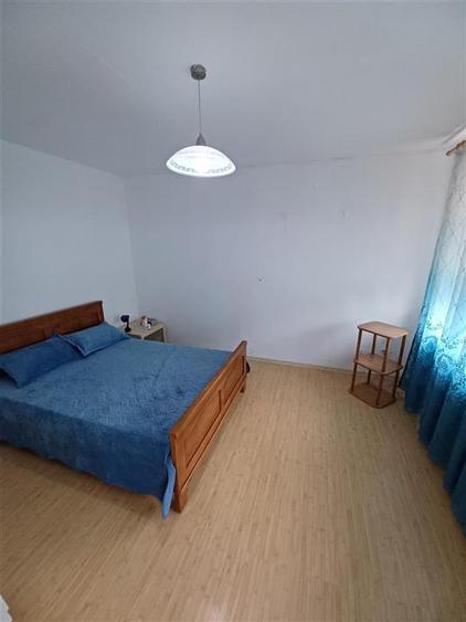 Casă cu 6 camere cu Teren 350 Mp în Apollo