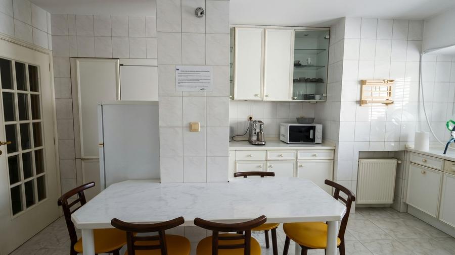 Penthouse cu 4 camere semidecomandat în P-ța Unirii