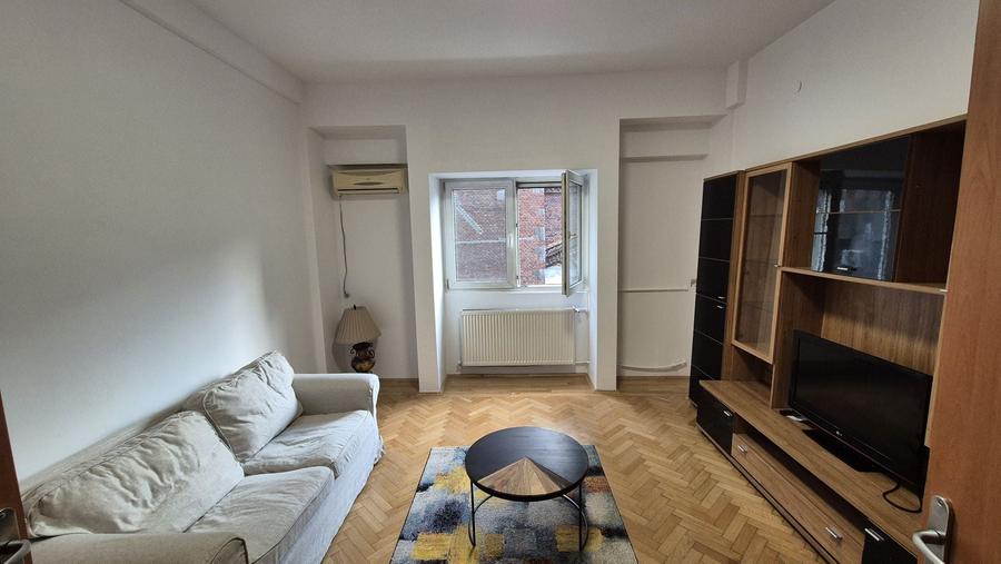 Apartament cu 3 camere semidecomandat în Universitate