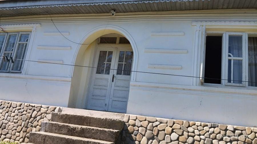 Casă cu 3 camere în Sascut