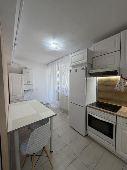 Apartament cu 4 camere decomandat în Central