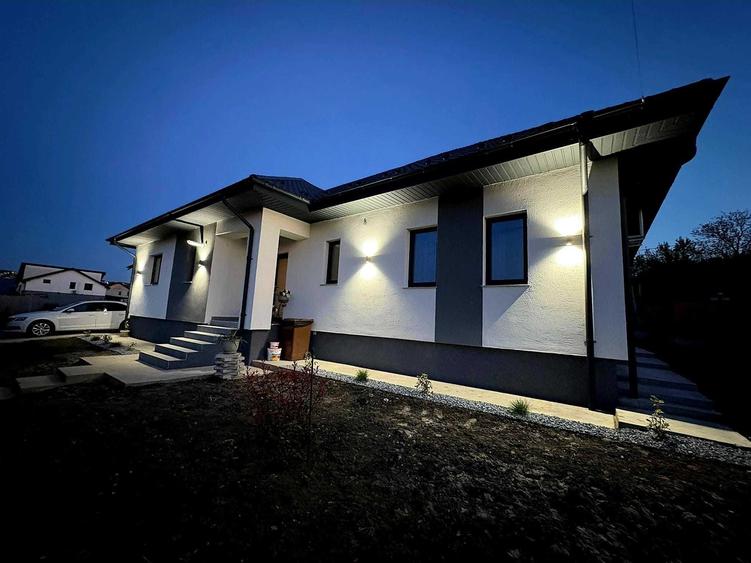 Casă cu 4 camere în Cornești