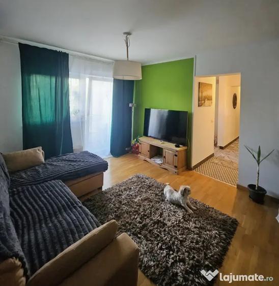 Apartament cu 4 camere semidecomandat în Central