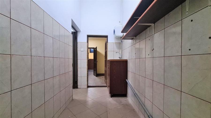 Spațiu comercial, de 320 mp, în Săvinești