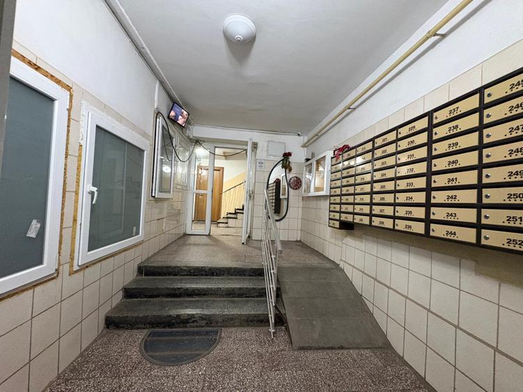 Apartament cu 2 camere decomandat în Lacul Tei