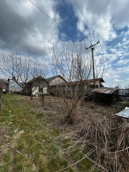 Casă cu 2 camere cu Teren 2400 Mp în Exterior Vest