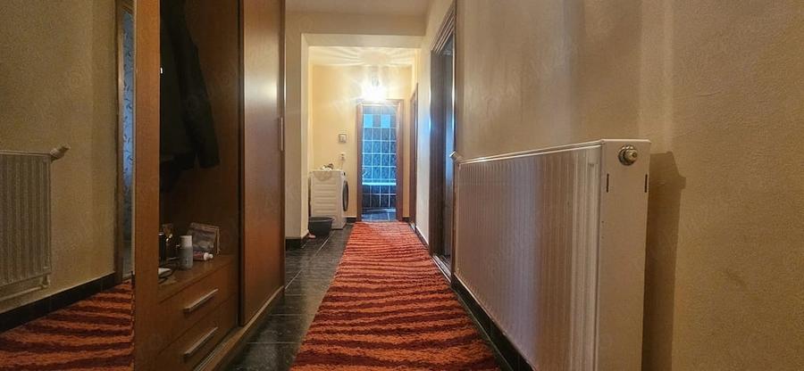 Apartament cu 4 camere decomandat în Central
